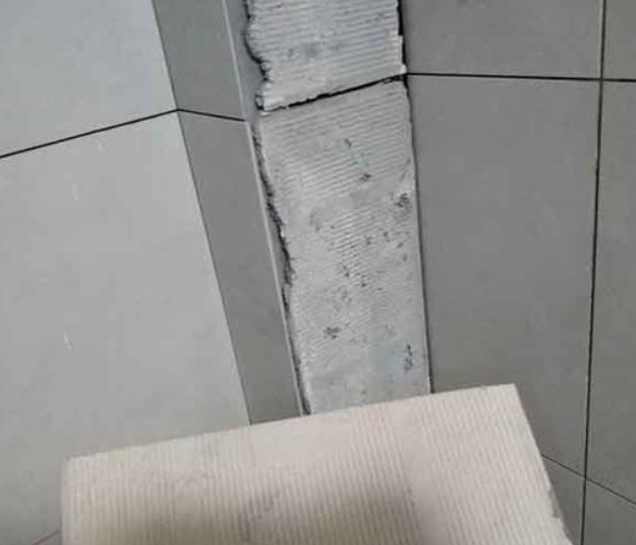 西陵瓷砖空鼓维修公司分享下厨房瓷砖脱落的补救措施。